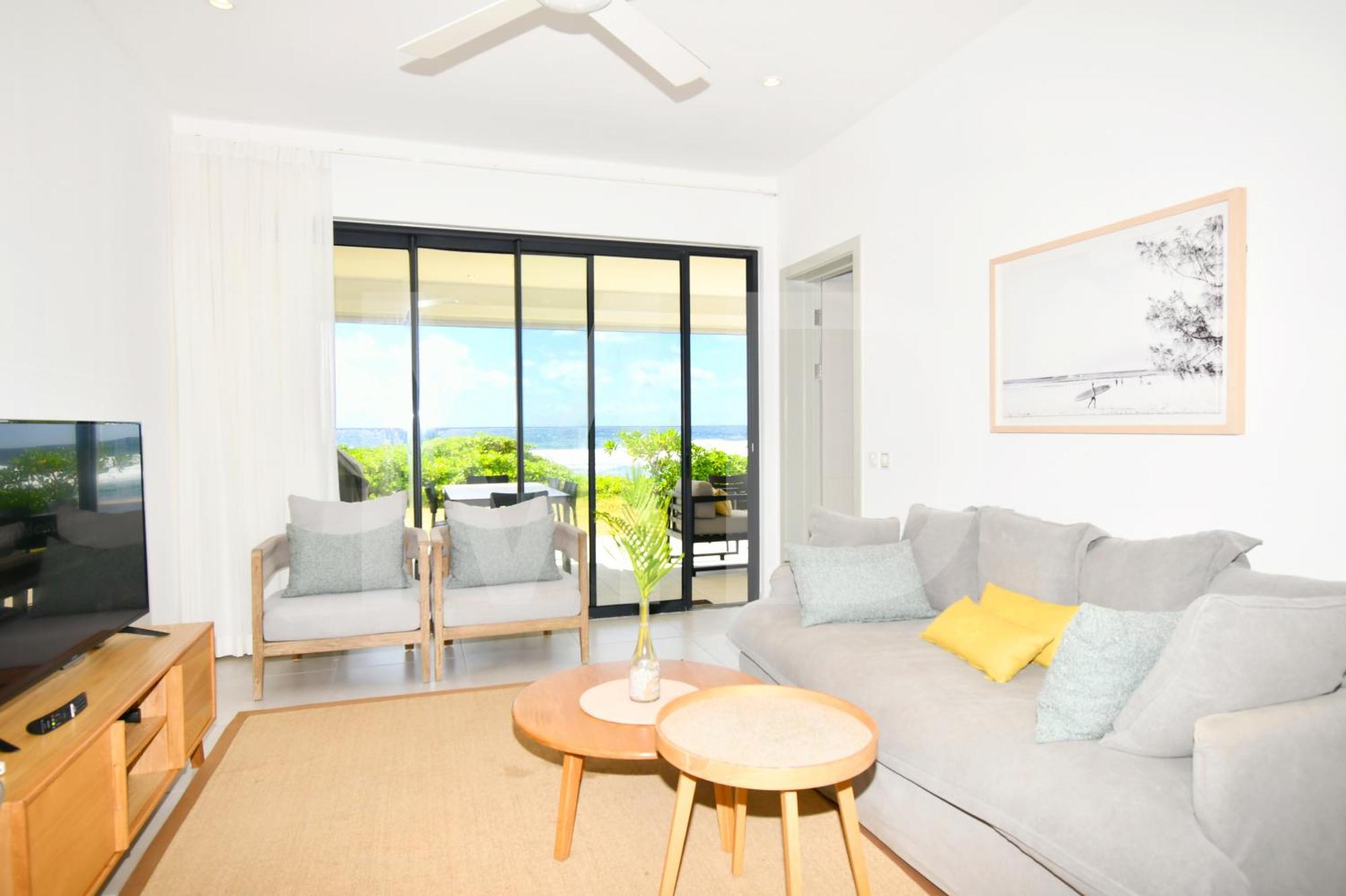 White&Blue Beachfront Luxury Poste Lafayette Екстериор снимка