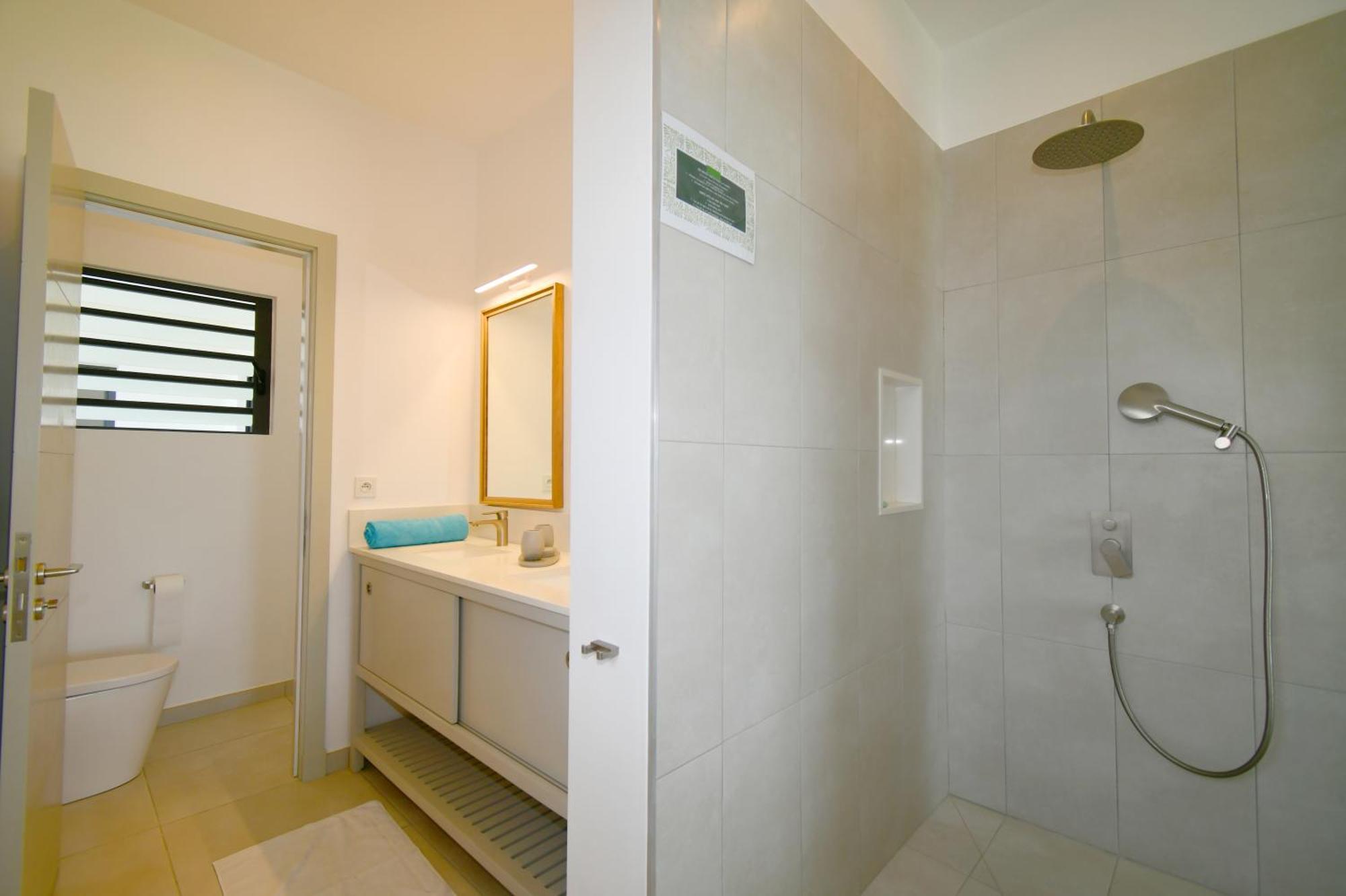 White&Blue Beachfront Luxury Poste Lafayette Екстериор снимка