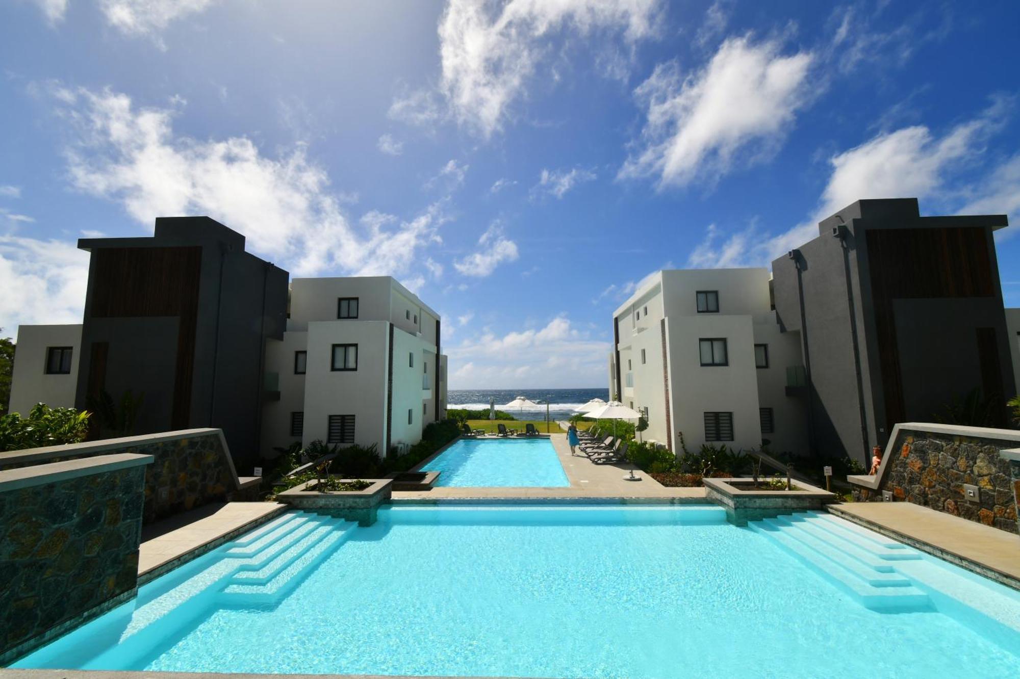 White&Blue Beachfront Luxury Poste Lafayette Екстериор снимка