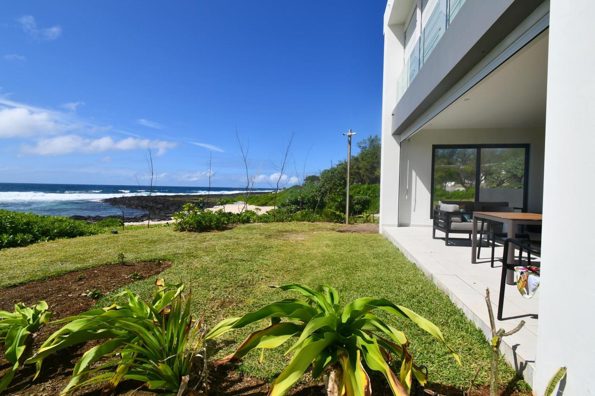 White&Blue Beachfront Luxury Poste Lafayette Екстериор снимка